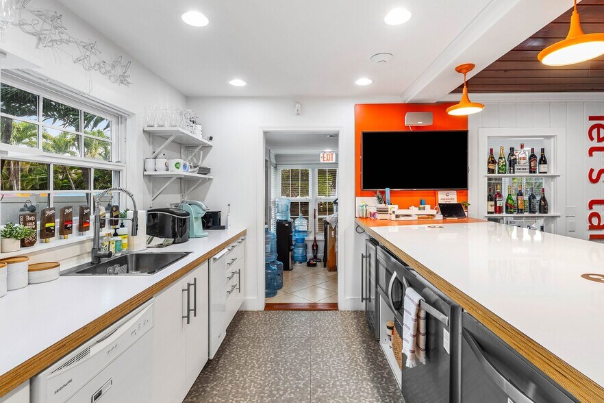 More Photos Of 103 NE 4th St, Delray Beach Office Residential For Sale