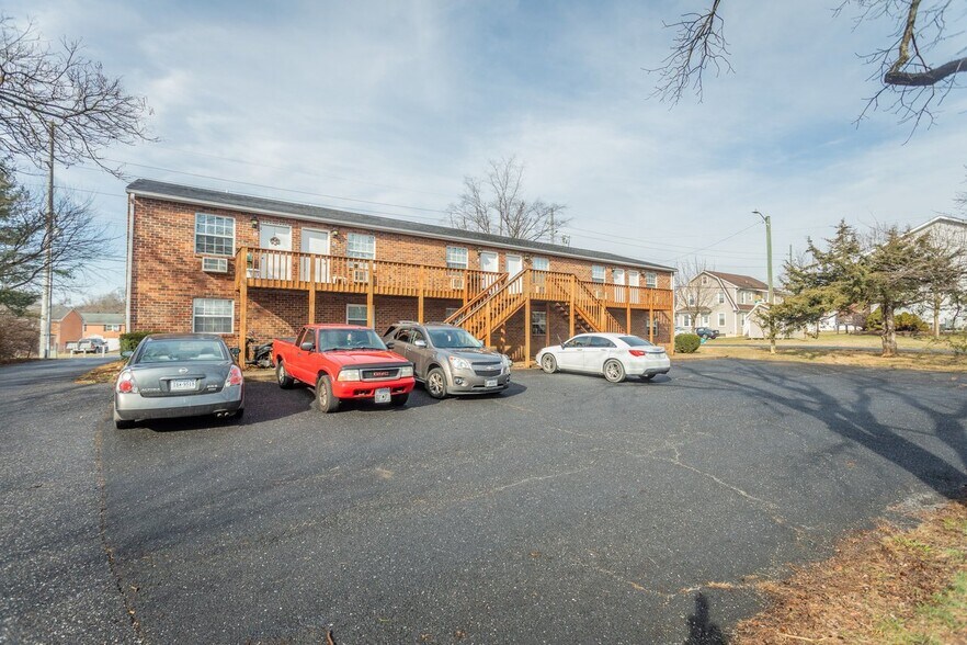 More Photos Of 990 Chicago Ave, Harrisonburg Apartments For Sale