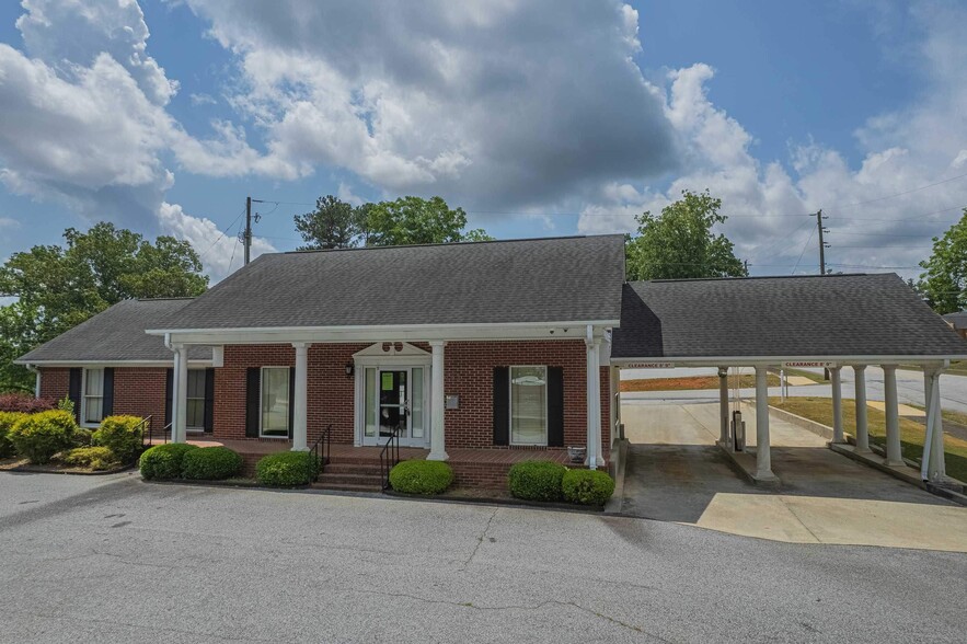 Primary Photo Of 108 E Currahee St, Toccoa Bank For Lease