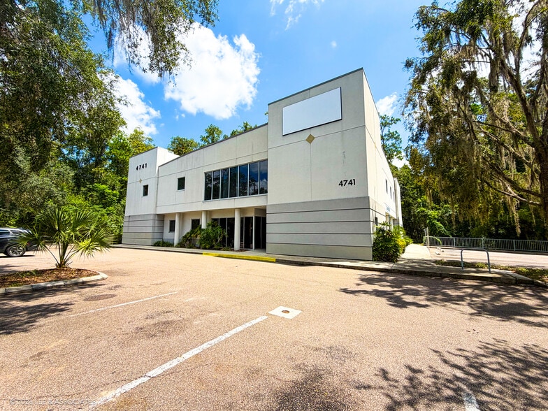 Primary Photo Of 4741 NW 8th Ave, Gainesville Medical For Sale