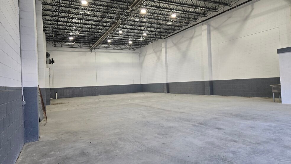 More Photos Of 1330-1332 E Bay Ave, Bronx Industrial For Lease