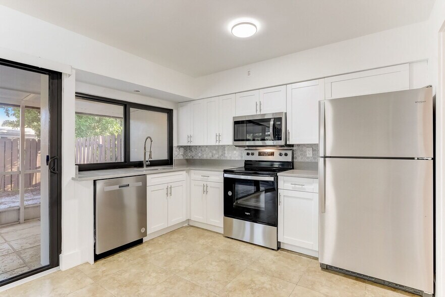 More Photos Of 2121 NE 51st Ct, Fort Lauderdale Apartments For Sale