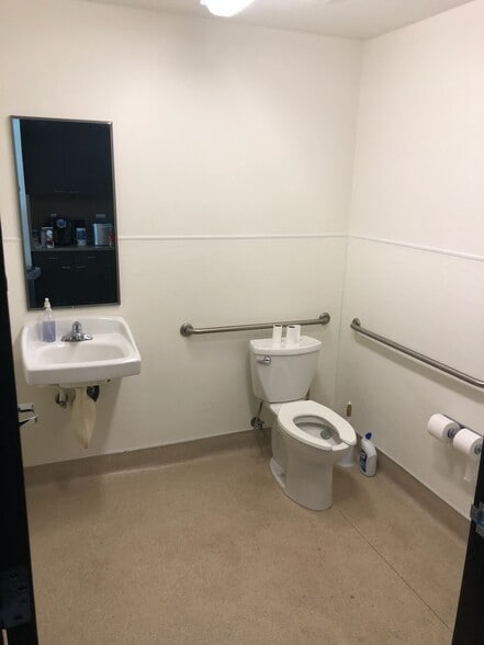 More Photos Of 3458 Webster Ave, Perris Warehouse For Lease