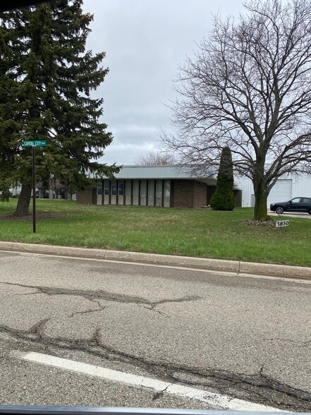 More Photos Of 3850 Capital City Blvd, Lansing Airplane Hangar For Sale