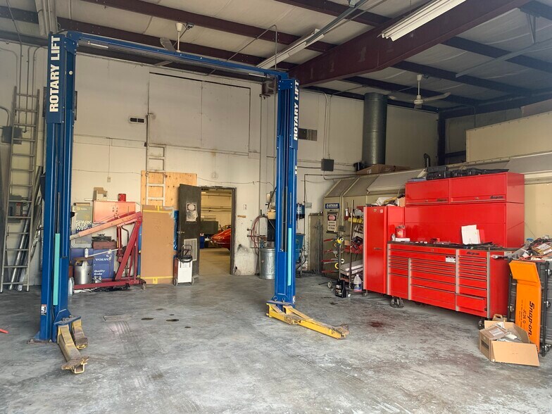 More Photos Of 41R Central St, East Bridgewater Auto Repair For Sale