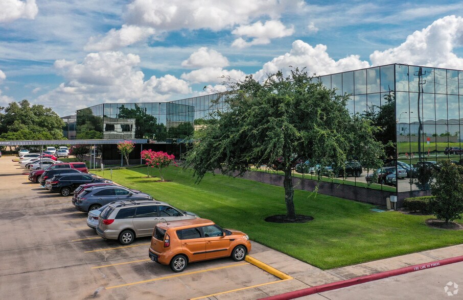 More Photos Of 11104 W Airport Blvd, Stafford Office For Lease