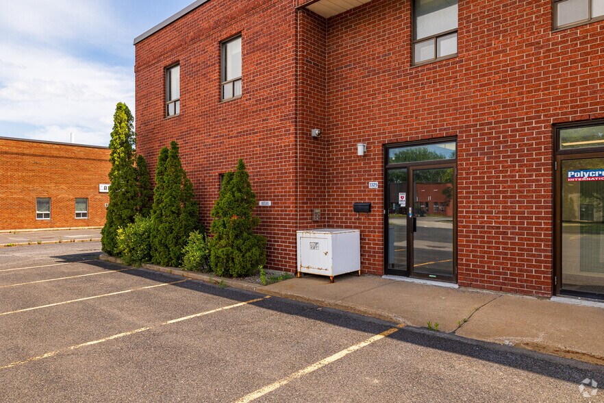 More Photos Of 3325 1re Rue, Longueuil Manufacturing For Lease
