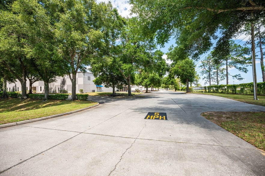 More Photos Of 445 SW 52nd Ave, Ocala Distribution For Lease