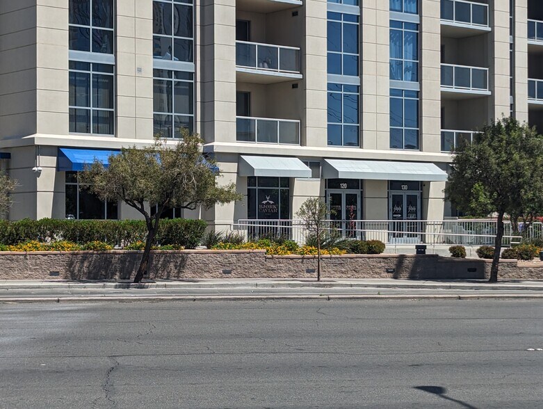 More Photos Of 200 W Sahara Ave, Las Vegas Apartments For Lease