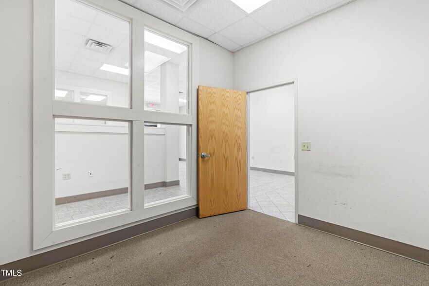 More Photos Of 5706 Chapel Hill Rd, Raleigh Office Residential For Lease