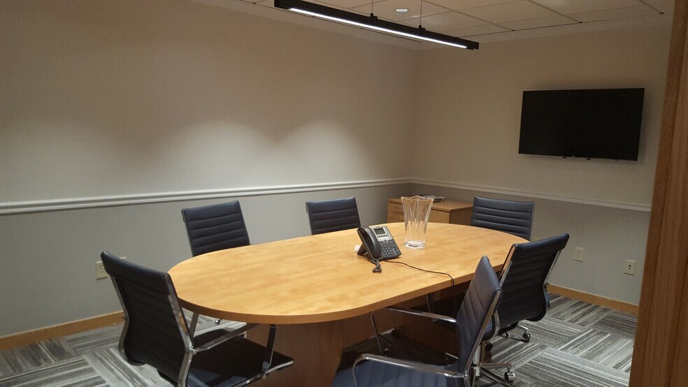 More Photos Of 60 Avon Meadow Ln, Avon Office For Lease