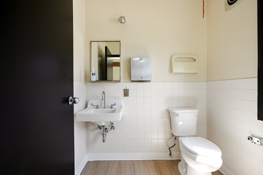 More Photos Of 1111 Town & Country Rd, Orange Medical For Sale