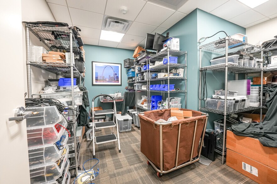 More Photos Of 7115 Leesburg Pike, Falls Church Office For Sale