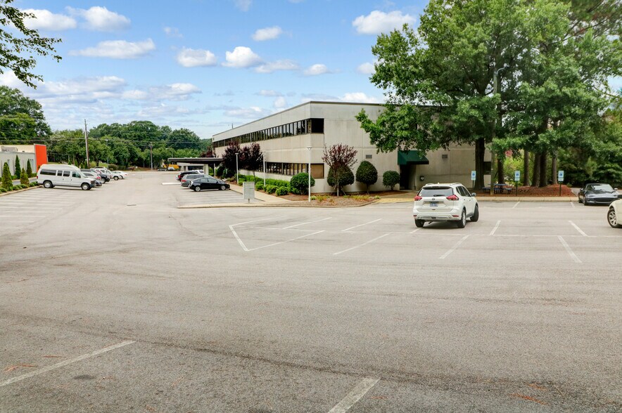 More Photos Of 4000 Wake Forest Rd, Raleigh Medical For Lease