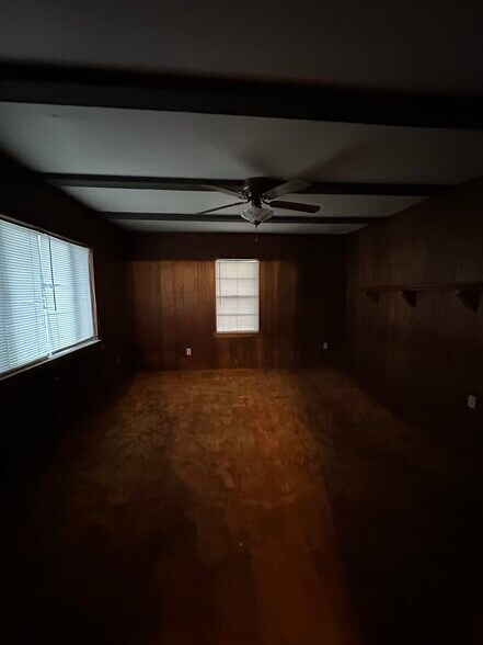 More Photos Of 11462 Newkirk St, Dallas Office For Sale