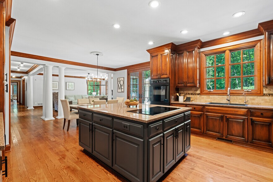 More Photos Of 5455 Plantation Rd, Sunbury Lodge Meeting Hall For Sale