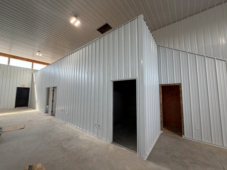 More Photos Of 13706 Woodlawn Hills dr, Cedar Springs Manufacturing For Lease