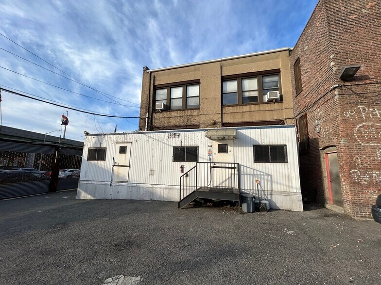 More Photos Of 122 18th St, Brooklyn Land For Lease