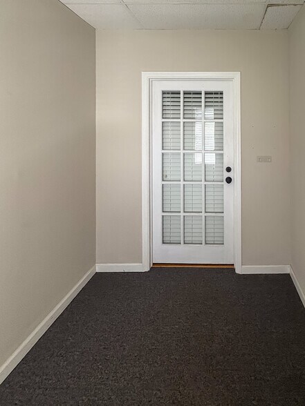 More Photos Of 890 Johnnie Dodds Blvd, Mount Pleasant Office For Lease