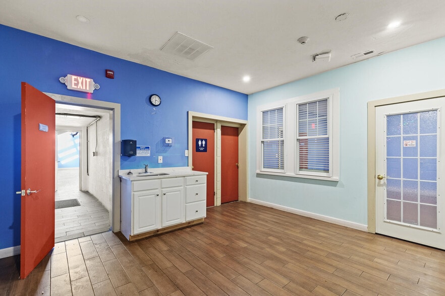 More Photos Of 430 Maple St, Danvers Freestanding For Sale