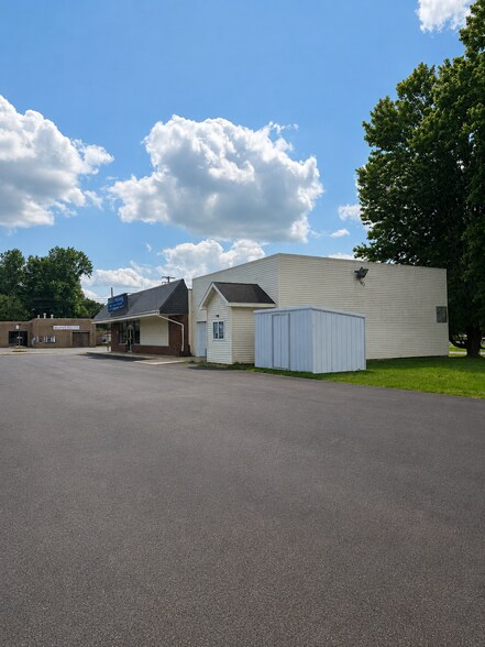 More Photos Of 301 Beech St, Connersville General Retail For Sale