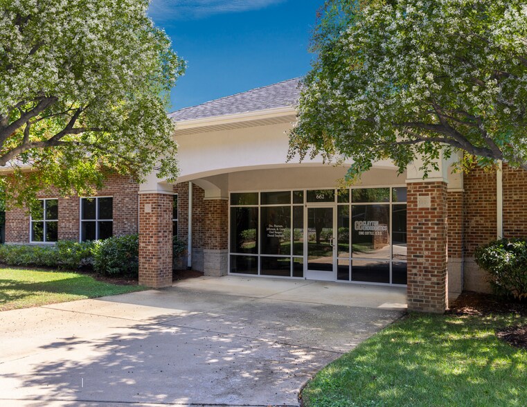 More Photos Of 662 Veterans Pky, Clayton Medical For Sale