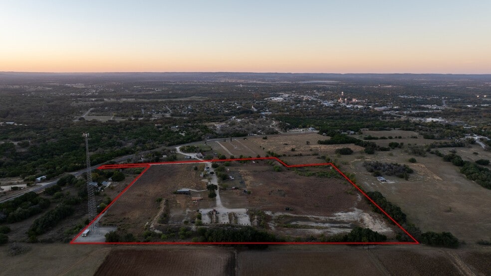 More Photos Of 21.4 +/- AC on FM 1077, Bandera Sports And Entertainment For Sale