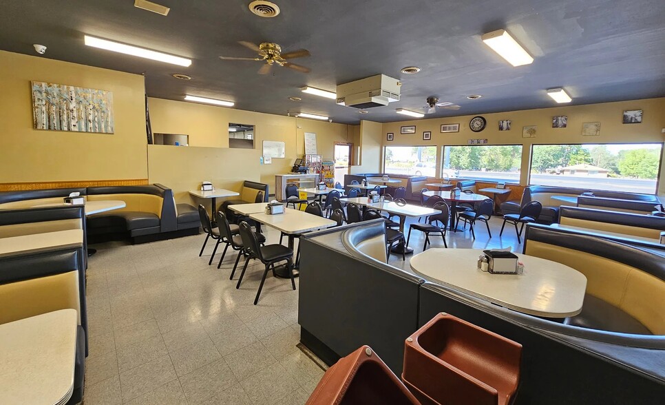 More Photos Of 1101 N Broadway, Buhl Convenience Store For Sale