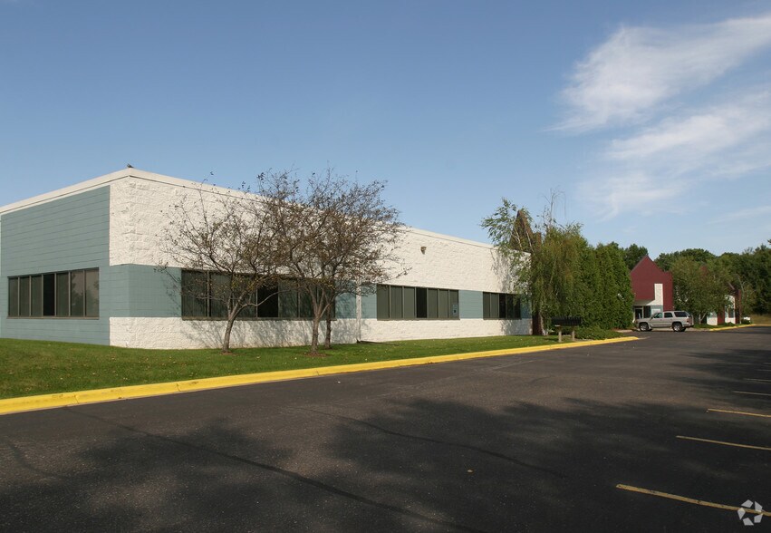 More Photos Of 2357 Ventura Dr, Woodbury Research And Development For Lease