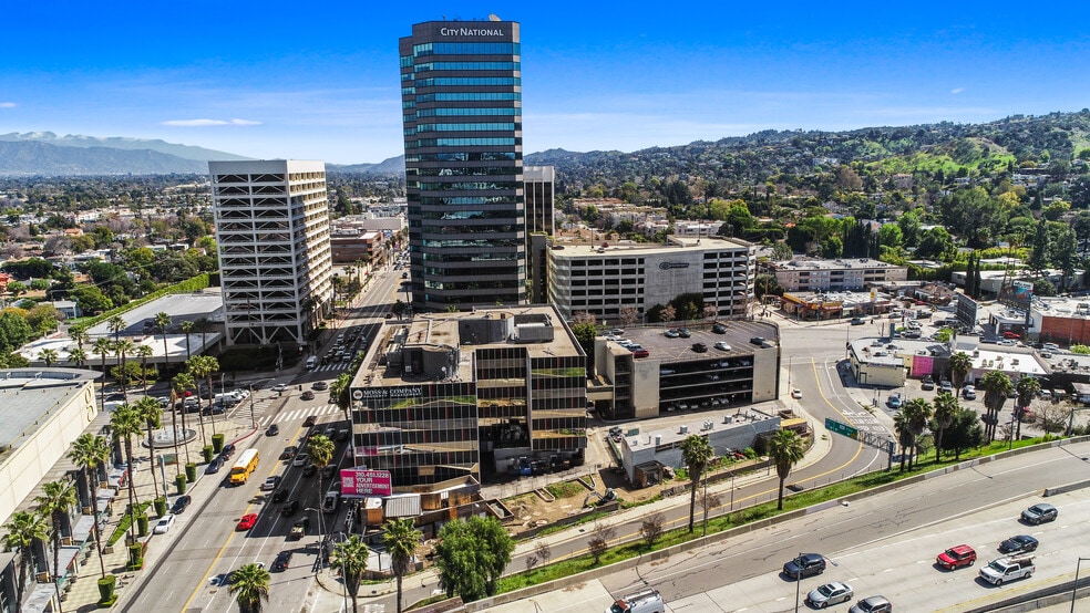 More Photos Of 15322 Ventura Blvd, Sherman Oaks Restaurant For Lease