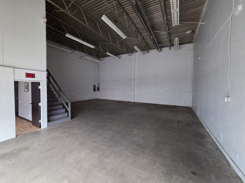More Photos Of 20131-20133 Industrial Ave, Langley Warehouse For Lease