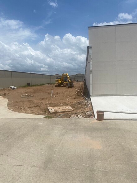 More Photos Of 6820 Farm to Market 2920 Rd, Spring Storefront For Lease