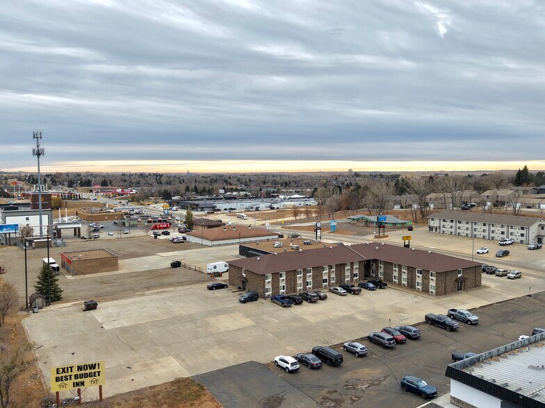 More Photos Of 642 12th St W, Dickinson Hotel For Sale