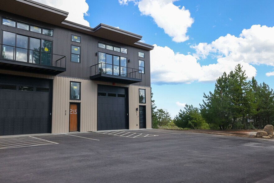 More Photos Of 217 Simmons St, Mccall Showroom For Sale