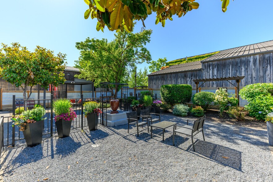 More Photos Of 258 N Kutch St, Carlton Storefront For Lease