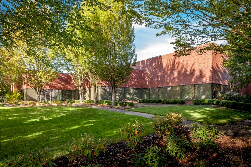 More Photos Of 9500-9560 SW Nimbus Ave, Beaverton Flex For Lease
