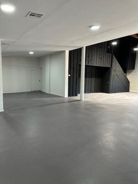 More Photos Of 5151 Stine Rd, Bakersfield Storefront Retail Office For Lease