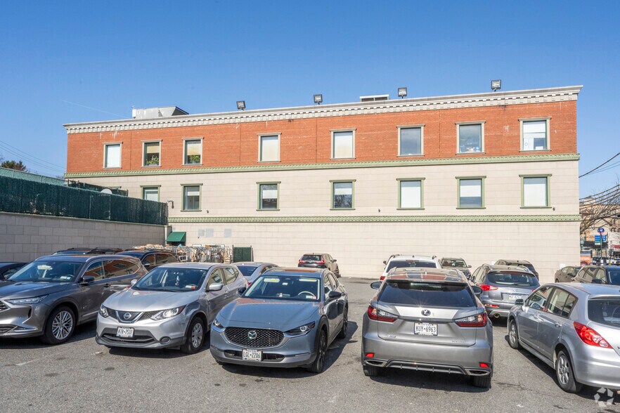 More Photos Of 135-139 Canal St, Staten Island Office For Sale
