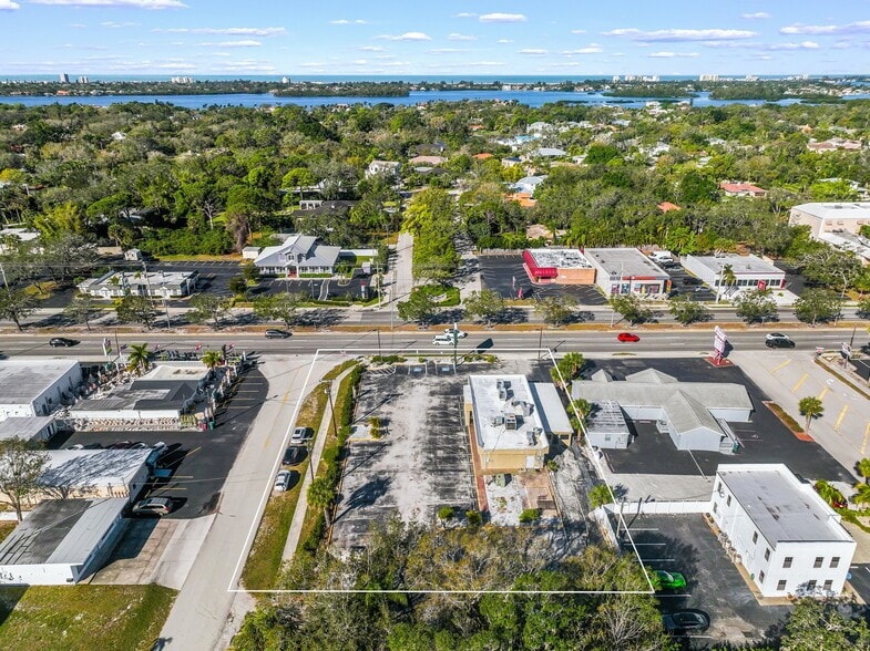 More Photos Of 4413 S Tamiami Trl, Sarasota Restaurant For Sale