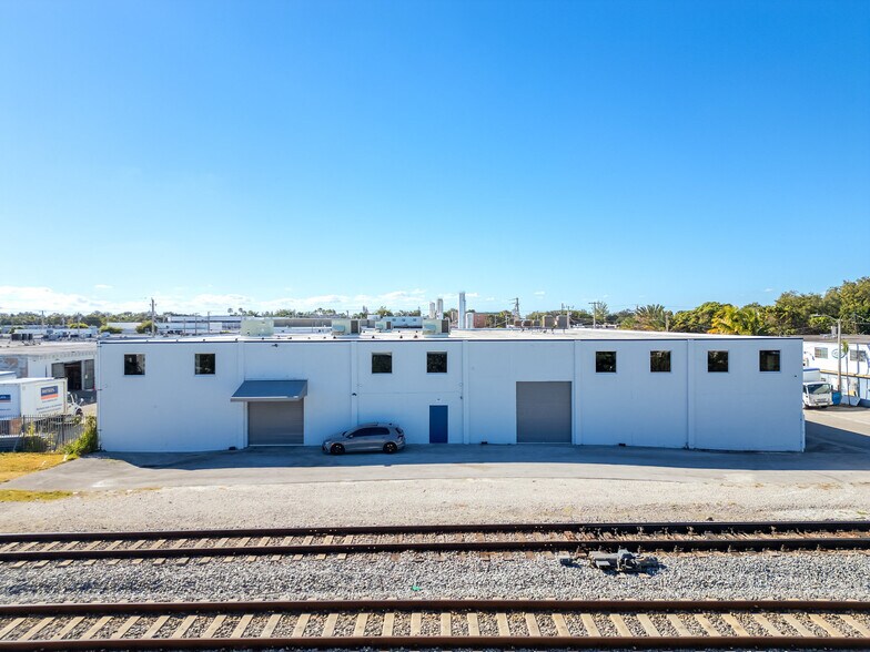 More Photos Of 6899 NE 4th Ave, Miami Warehouse For Lease