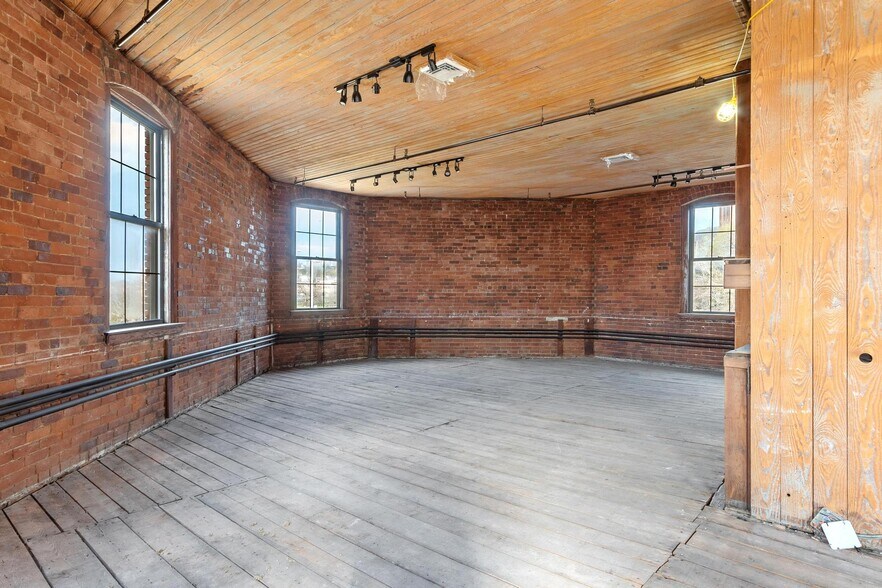 More Photos Of 65 Water St, Worcester Loft Creative Space For Sale