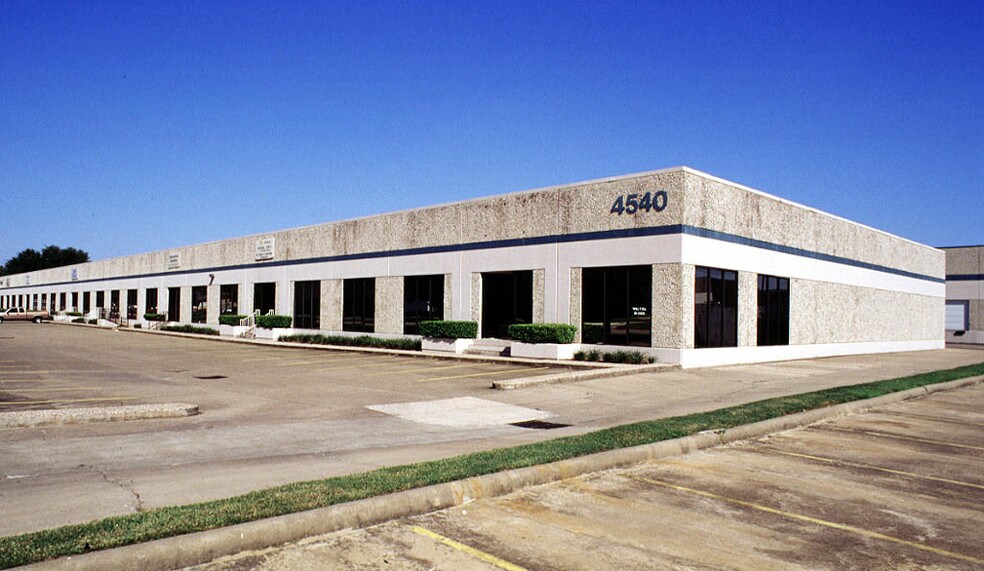 More Photos Of 4544 S Pinemont Dr, Houston Research And Development For Lease