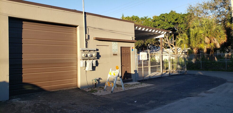 More Photos Of 650 NE 34th St, Pompano Beach Warehouse For Sale