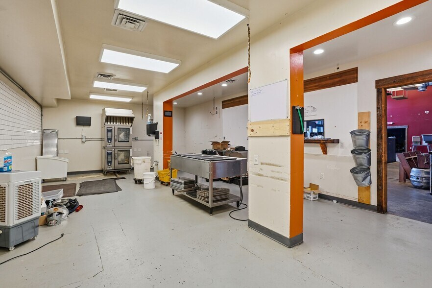 More Photos Of 4110 S Bowdish Rd, Spokane Light Distribution For Lease