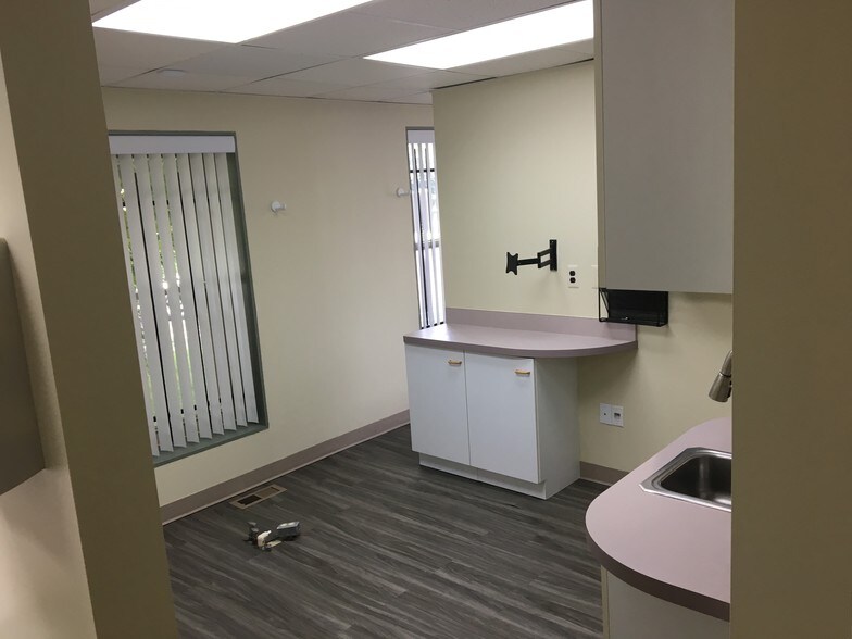 More Photos Of 26561 W 12 Mile Rd, Southfield Office For Lease