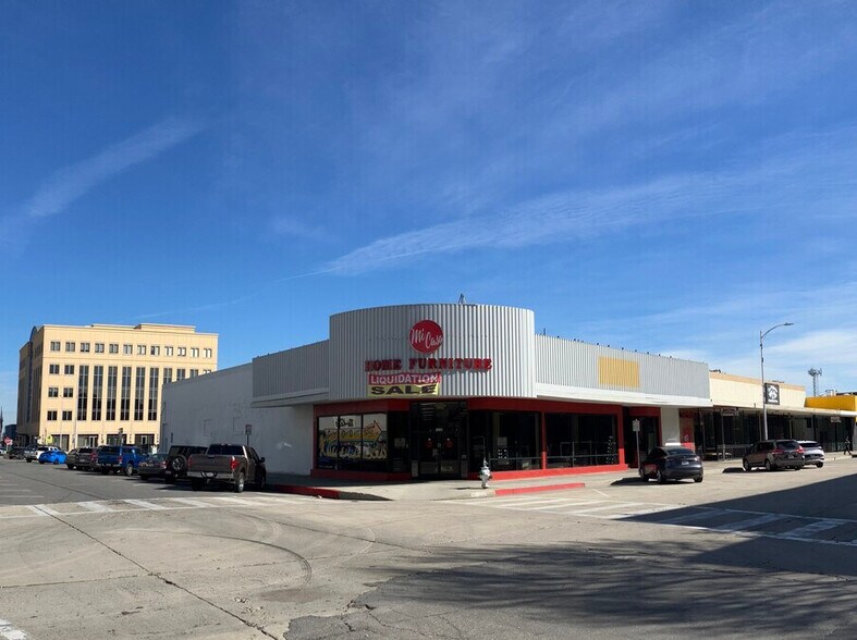 Primary Photo Of 1330 19th St, Bakersfield Showroom For Lease