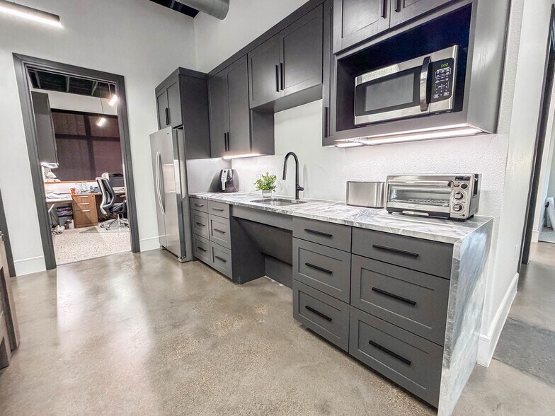 More Photos Of 1348 W US Highway 287 Byp, Waxahachie Office For Lease
