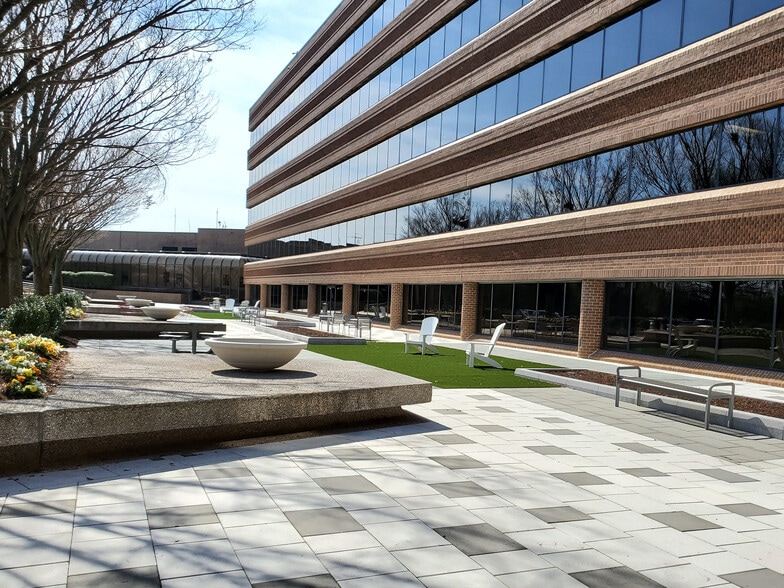 More Photos Of 13873 Park Center Rd, Herndon Office For Lease