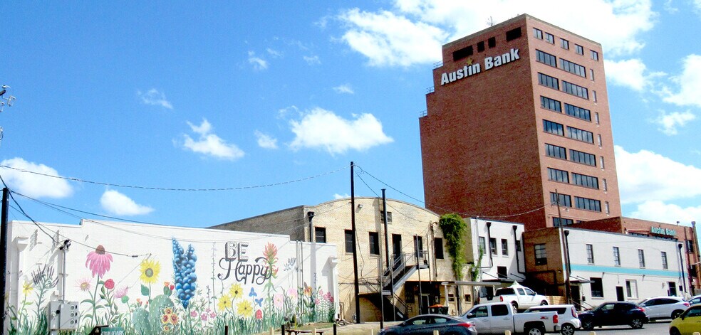 More Photos Of 305 S Broadway Ave, Tyler Office For Lease