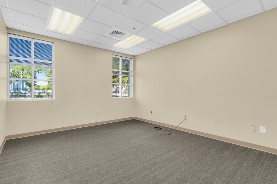 More Photos Of 1201 E Oak St, Kissimmee Office For Sale